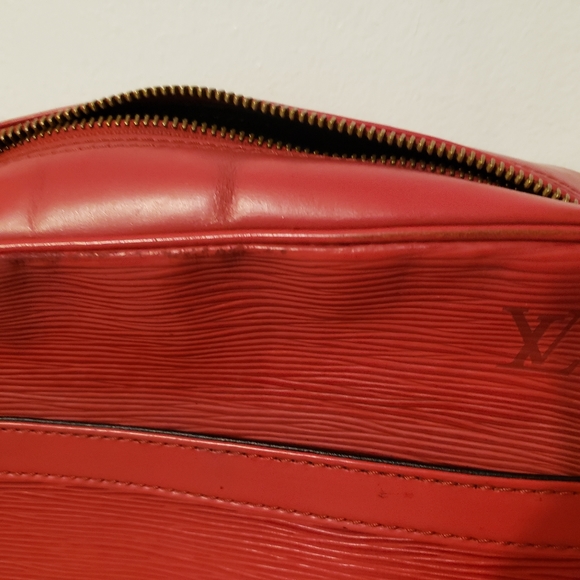 Louis Vuitton Red Epi Trocadero Crossbody - Picture 3 of 16